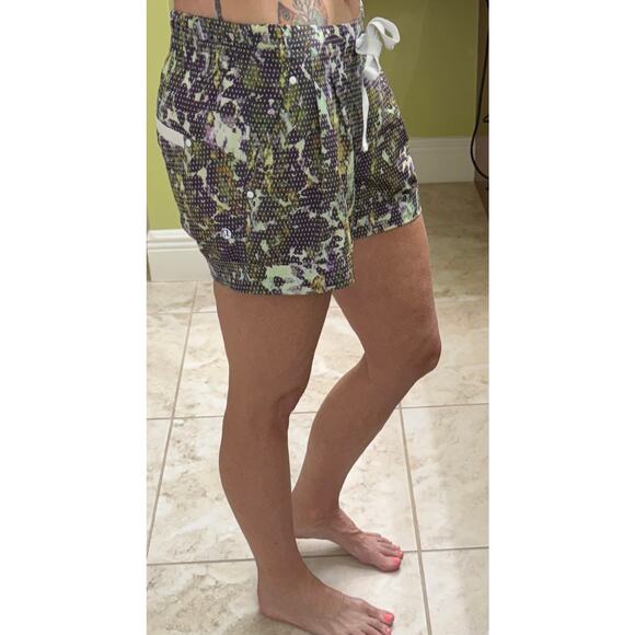 Lululemon Spring Break Away short floral multi sport short drawstring pockets 4 - Picture 4 of 6